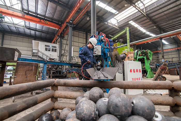 建瓯网架配件-螺栓球加工车间